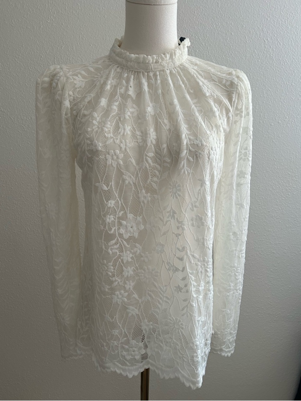 Gibson Off White Lace Blouse